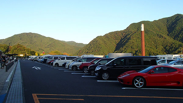 清々しい秋晴れ（中央自動車道・談合坂ＳＡにて）